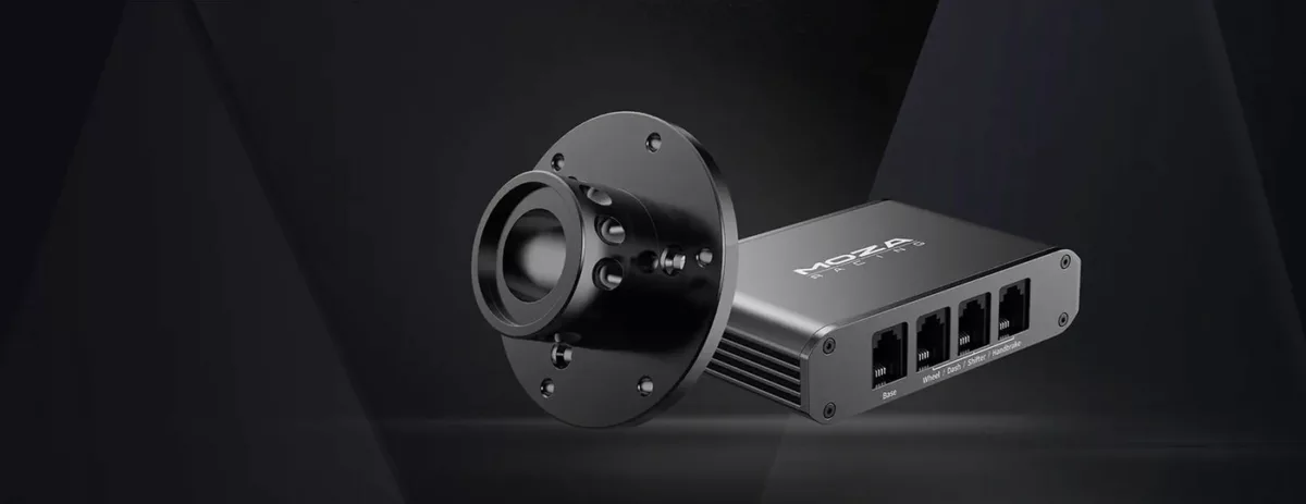 MOZA Universal Hub Kit overview render - OCRacing - OCRacing.eu MOZA Universal Hub Kit aluminum hub and mount adapter overview render OCRacing